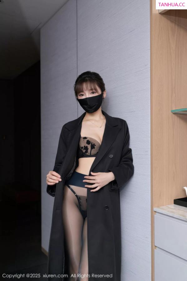 陆萱萱  [XiuRen]高清写真图 2025.10.16 No.10880 陆萱萱 西安旅拍第4张图片